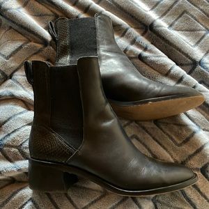 Dolce Vita Black leather booties